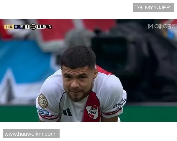 足球明星因比赛失利被球迷辱骂情绪崩溃泪洒赛场引发广泛关注 足球明星因比赛失利被球迷辱骂情绪崩溃泪洒赛场引发广泛关注